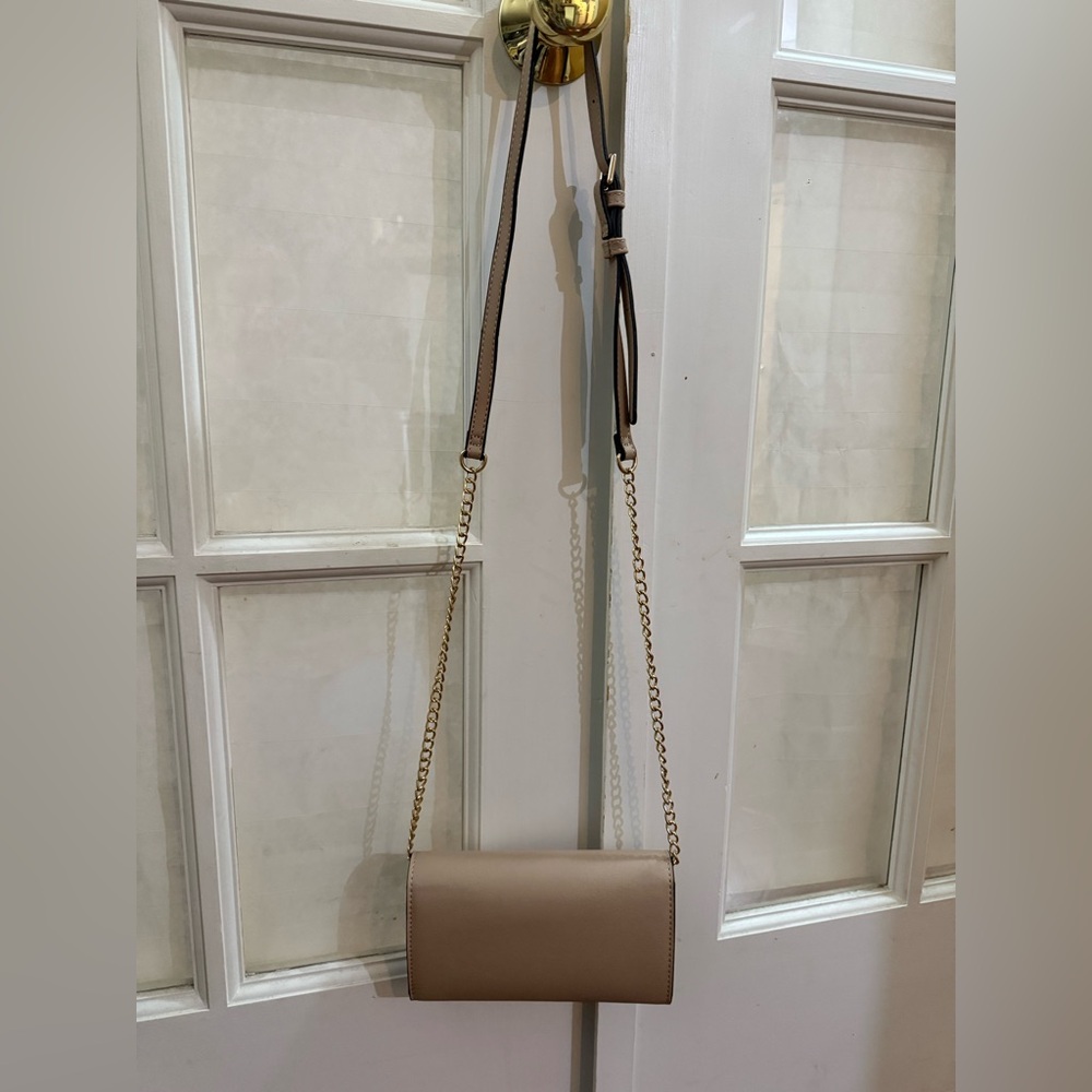 Elegant Beige Crossbody Bag - Picture 3 of 8